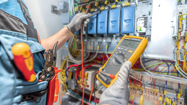 Best Affordable Emergency Electrician  in Mason City, IA
